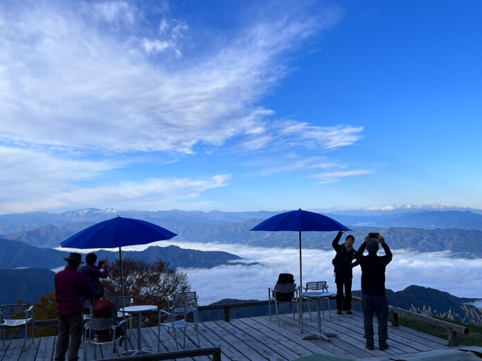 【六日町 八海山スキー場】 早朝から雲海や、早朝登山を楽しめる 「八海山ロープウェー」早朝臨時運行 【運行期間】2024年11月10日（日）までのメイン画像