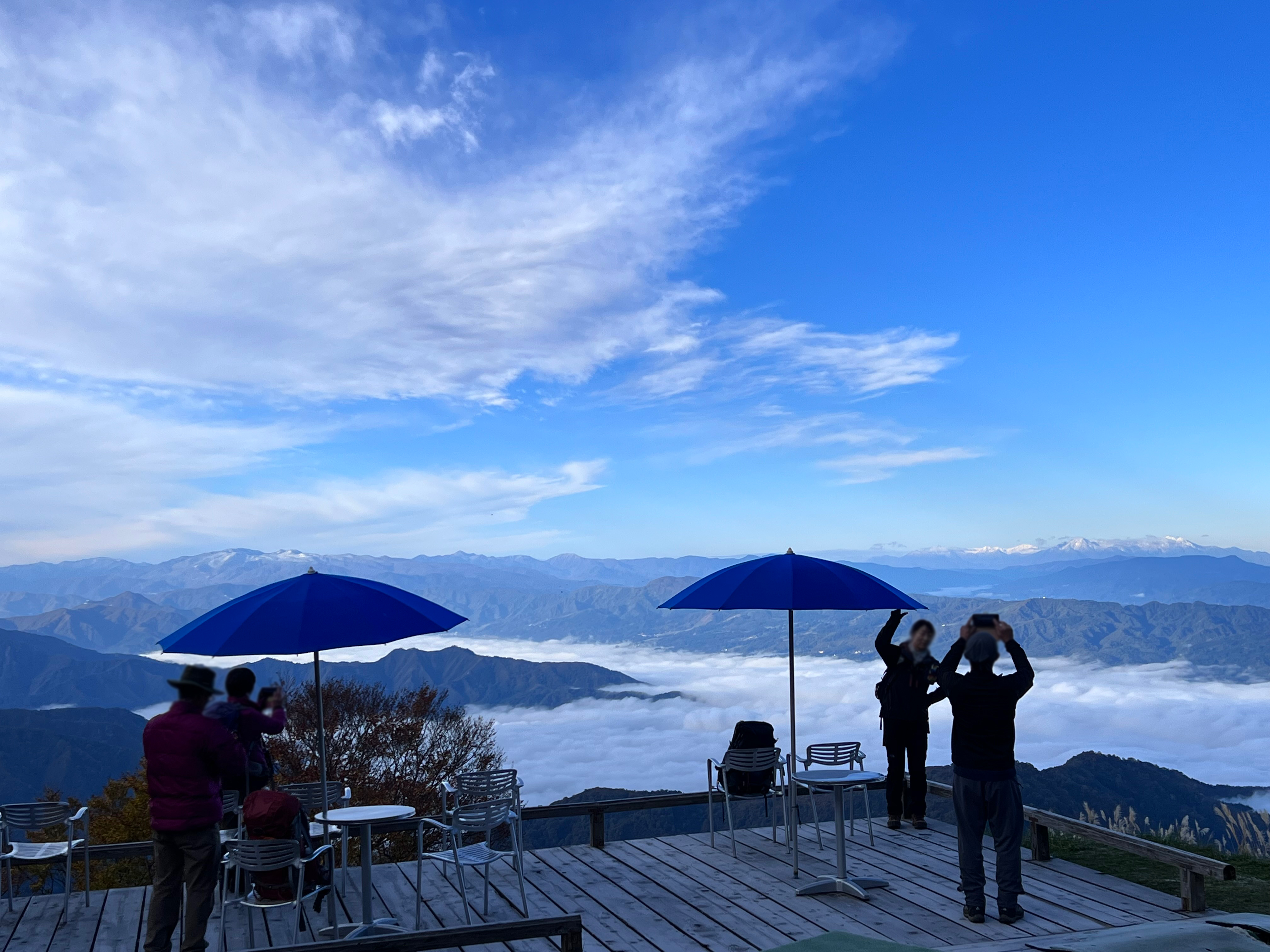 【六日町 八海山スキー場】 早朝から雲海や、早朝登山を楽しめる 「八海山ロープウェー」早朝臨時運行 【運行期間】2024年11月10日（日）までのサブ画像1_早朝の雲海のようす