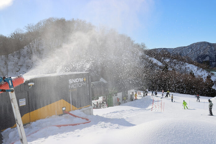 【総額12億円！人工造雪機7基の新設！】全8基「1日525トン」の造雪で「過去最速11月中のオープン」を目指す！「人工降雪機」も2基新設「全37基」で雪造り。関西最大級のスキー場「グランスノー奥伊吹」のメイン画像