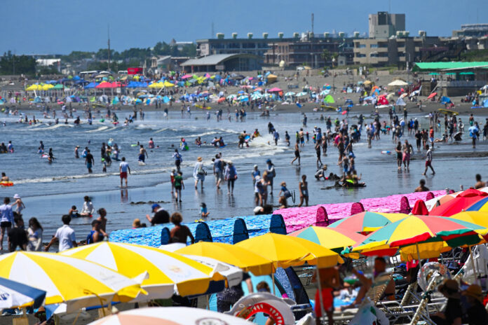 2024年夏は海水浴に行く？30代女性に聞きました！海水浴で困る・嫌なこと2位は「シャワーが狭い・汚い」、1位は？のメイン画像