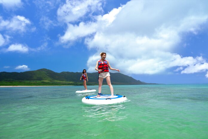 “水上を歩く感覚”を体験できる水上パーソナルクラフト「Wheeebo」、新たに石垣島の2カ所のリゾート施設でレンタル提供開始のメイン画像