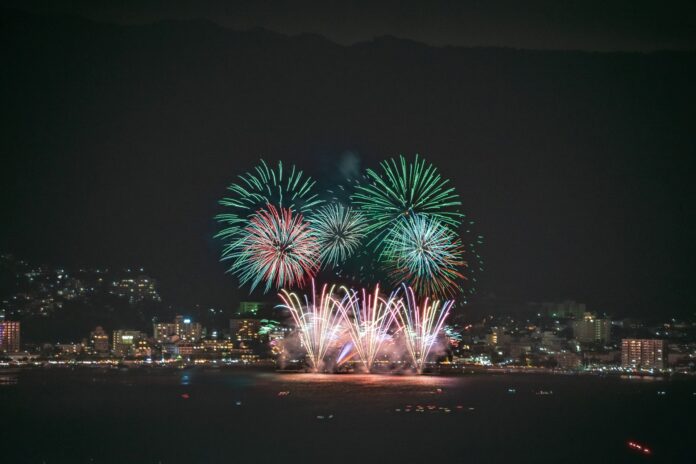 愛知県蒲郡市【夏の思い出コンプ】打ち上げ花火×ナイトプール×バーベキュー！！夏の究極贅沢プランが7月7日より予約開始！海の街蒲郡のラグーナビーチでお盆休みを満喫しましょ！のメイン画像