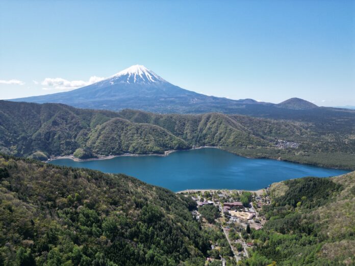 アミューズと都留文科大学の共同プロジェクト「地域の魅力発見！西湖カヤックエコツアー」を実施のメイン画像