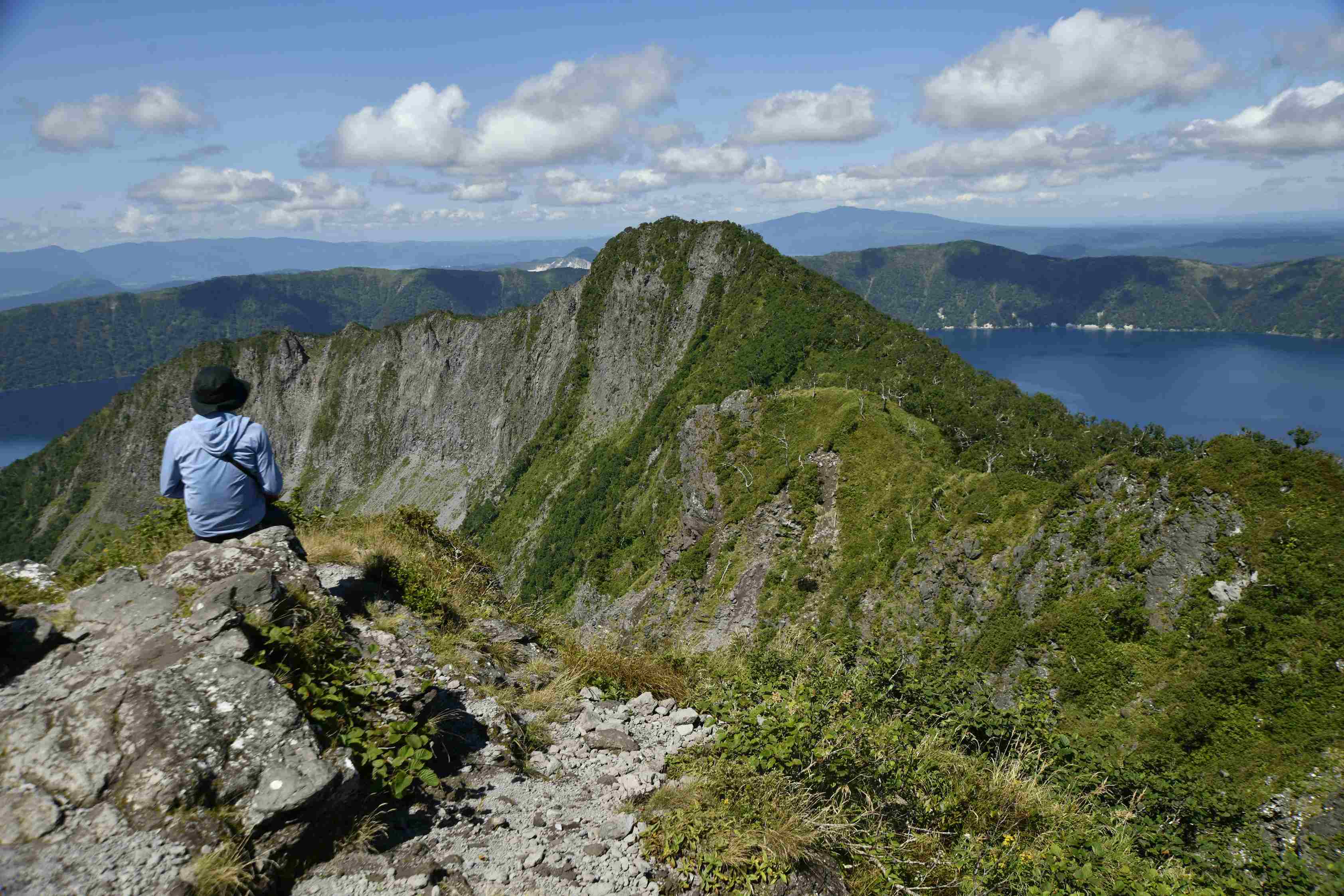 決定！「日本百低山」 全国から選りすぐった低山100座を『山と溪谷』11月号で一挙紹介のサブ画像2