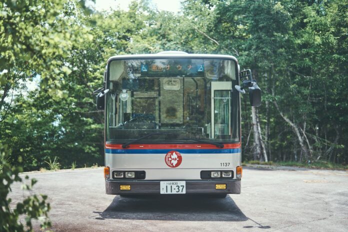 サウナ×バス×高原でととのう蒸車体験　タングラムに移動型サウナバス「サバス2号車」再来のメイン画像