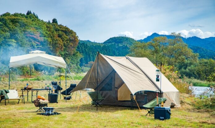 キャンプシーズン到来！コメリから2025年春夏新作アウトドアギアが登場！60秒で設置ができる「エアーフレームテント」や、昨年人気の「タフクーラーバッグ」の新色が4月24日より順次発売開始！のメイン画像