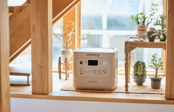 Jackery 大容量モデルの「Jackery ポータブル電源 2000 New」からインテリアにも馴染む新色サンドゴールドを6月9日（月）より新発売！のメイン画像