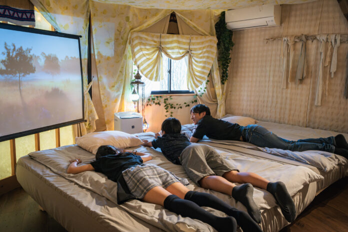 【愛知県一宮市】雨の日こそ訪れたい、香りと映画に包まれるシネマ×グランピング体験のメイン画像