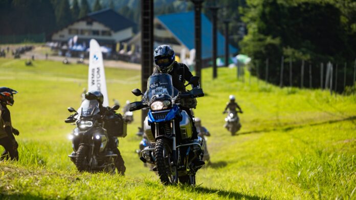 「わかさ氷ノ山スキー場」緑のゲレンデにGSライダー集結！夏場で地域共創のバイクイベント誘致、新たな魅力の発見へのメイン画像