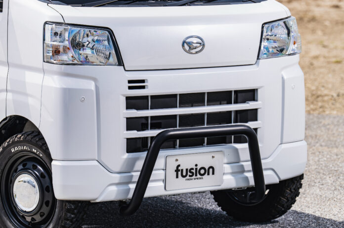 【ハイゼットカーゴ】シンプルで取付も簡単にドレスアップ！専用ブルバー発売 fusion FROM SPIEGELのメイン画像