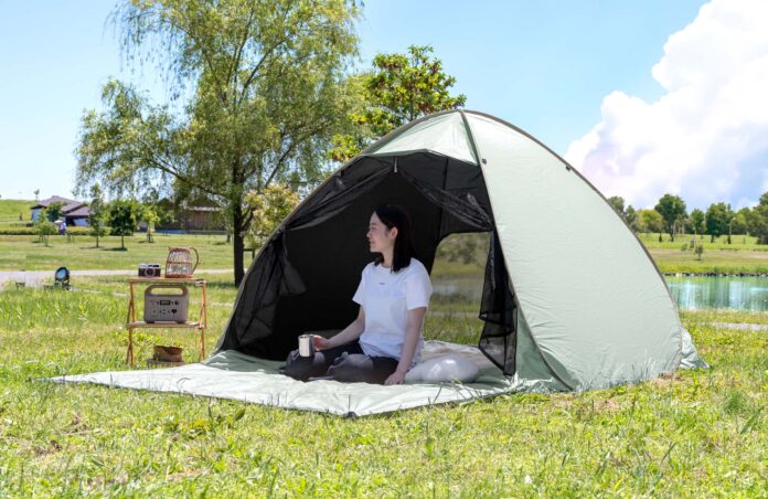 累計16万台販売の人気ポップアップテントの進化版！夏の紫外線を完全ブロック！“ブラックコーティングモデル”登場のメイン画像