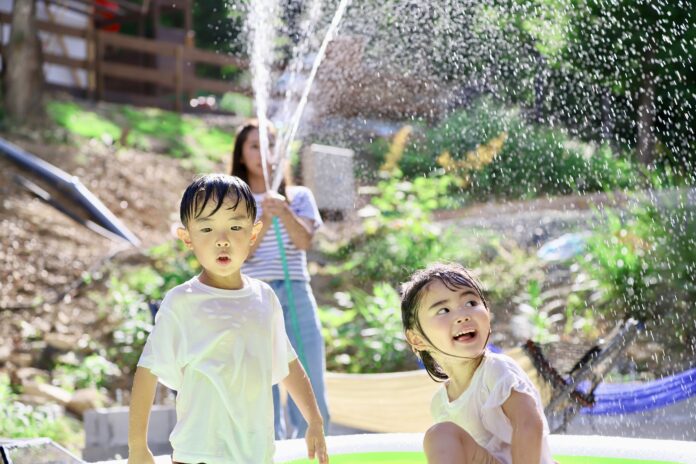 【兵庫県】この夏、いちばん気持ちいい1日。 水あそび×BBQ×温泉で、ととのう夏休み！ 「ウッドデザインパーク与位」に、びしょぬれで遊べる無料エリアが登場！のメイン画像