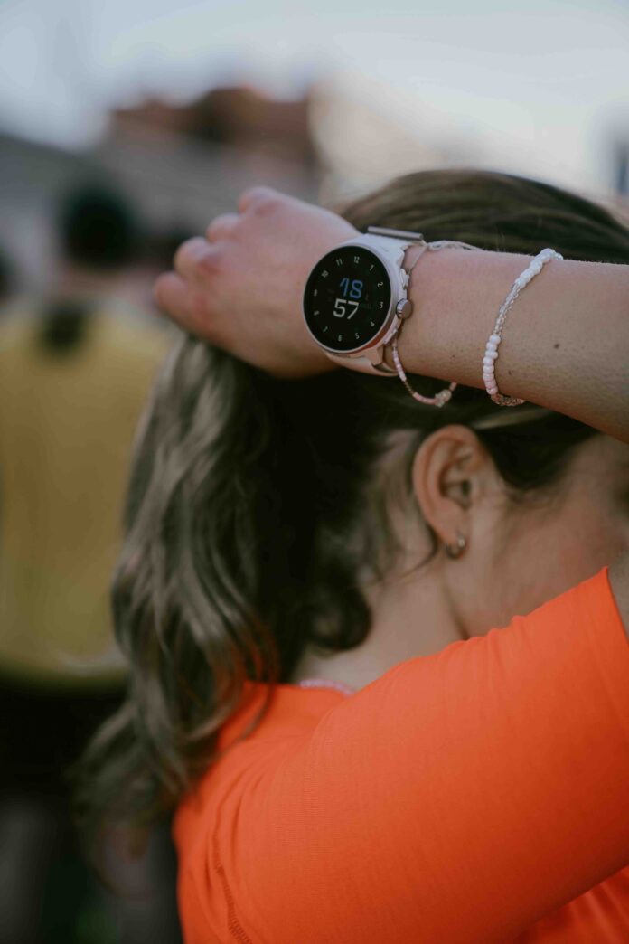 SUUNTO（スント）ランニングに特化した新モデル「Suunto Run」に2つの新色「コーラルオレンジ」と「フロストグレー」が登場のメイン画像