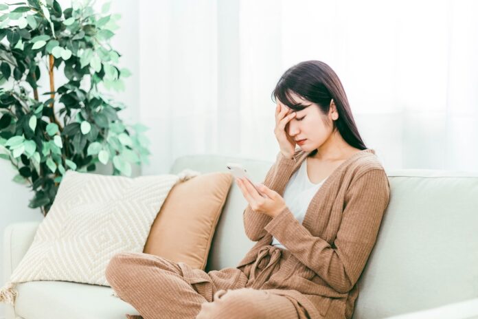 子育て世帯の「すきま時間」、過半数が “デジタル消費”。しかし、4割がスマホ使用に“ 後悔 “や“ 罪悪感 “。のメイン画像