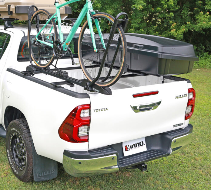 ハイラックスで遊び尽くす。荷台専用ベースキャリアが登場｜INNO（イノー）のメイン画像
