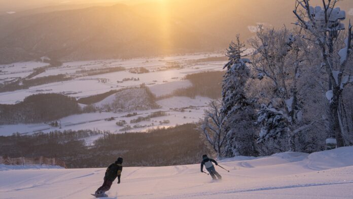 【富良野スキー場】FURANO bonchi powder ファーストトラック with Photo Session　自分史上最高の瞬間を刻む！貸切ゲレンデと特別ランチを楽しむ体験プランを今年も開催のメイン画像