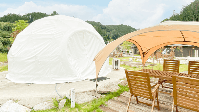 【福岡県朝倉市】杷木松末アウトドアヴィレッジに、愛犬と泊まれる新エリアが登場！のメイン画像