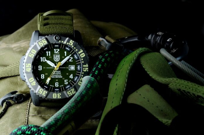 【独自素材CARBONOX™＋ケース採用】サバイバル冒険家Bear Grylls(ベア・グリルス）シリーズとルミノックス原点のMIL-SPECシリーズから主要国限定でオリーブカラー登場のメイン画像