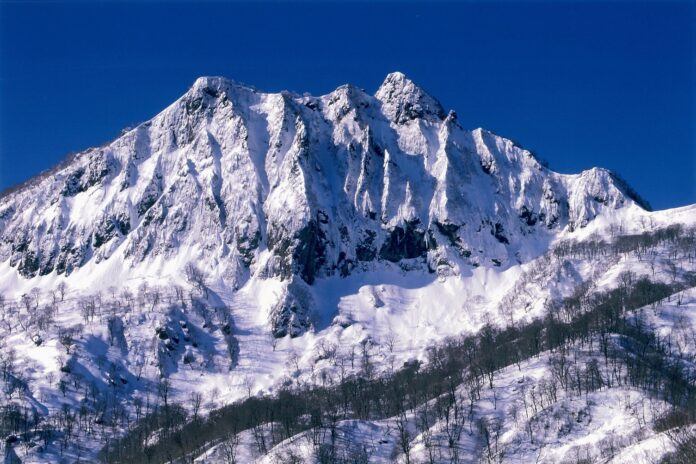 2025年度の日本山岳遺産が決定。「道南のグランドジョラス」雄鉾岳の登山道整備を行なう八雲ワンダーフォーゲルのメイン画像