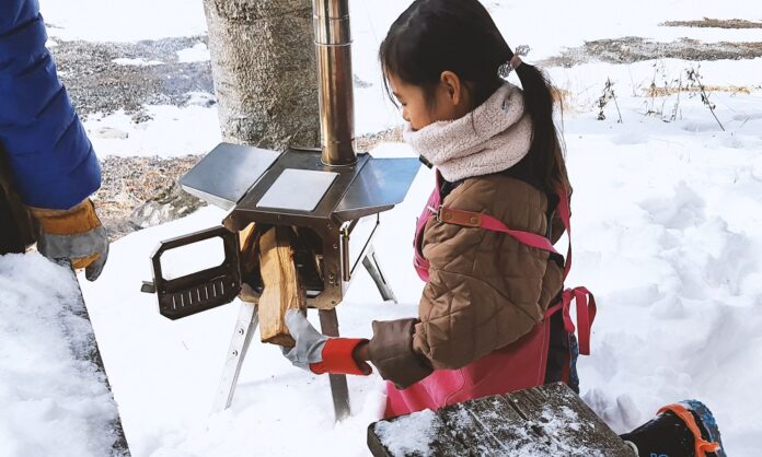 【冬キャンプの最強ギア・薪ストーブ】安全性とおしゃれなサイト演出を両立するおすすめモデルをご紹介のメイン画像